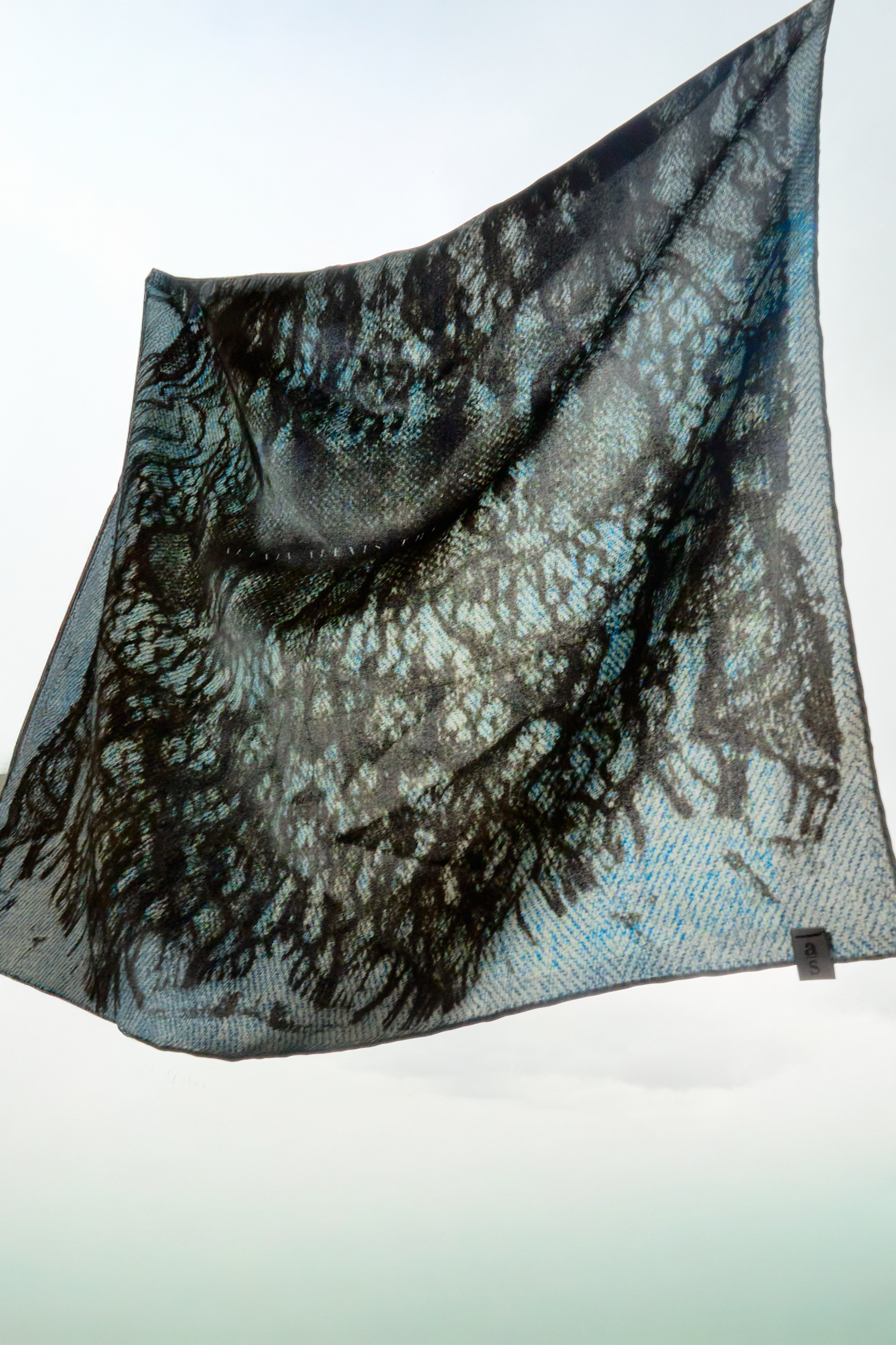 Lace print detail
